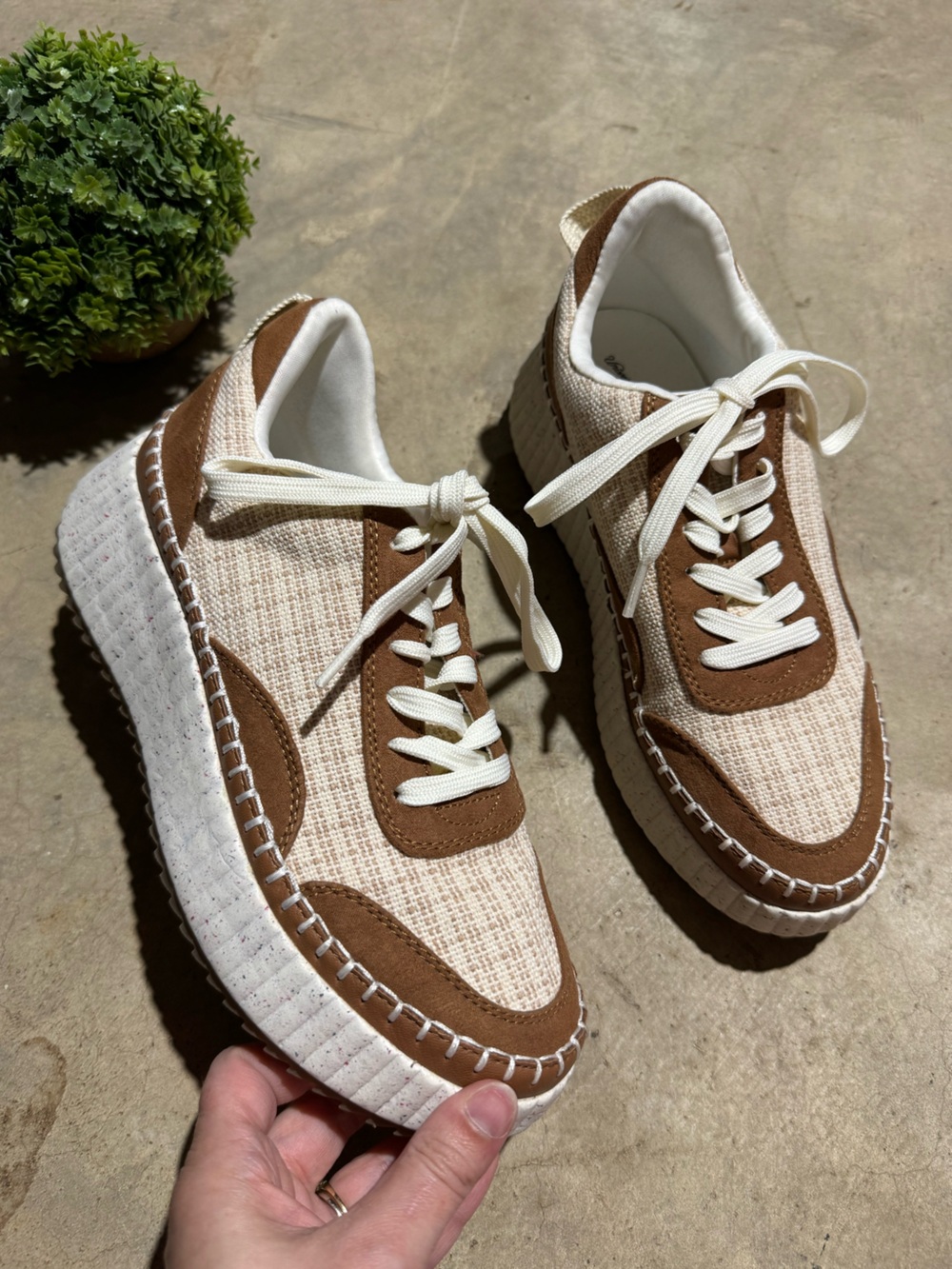 Universal Thread Platform Plaid Sneakers Women’s Size 8 Cream Tan Fall Comfy